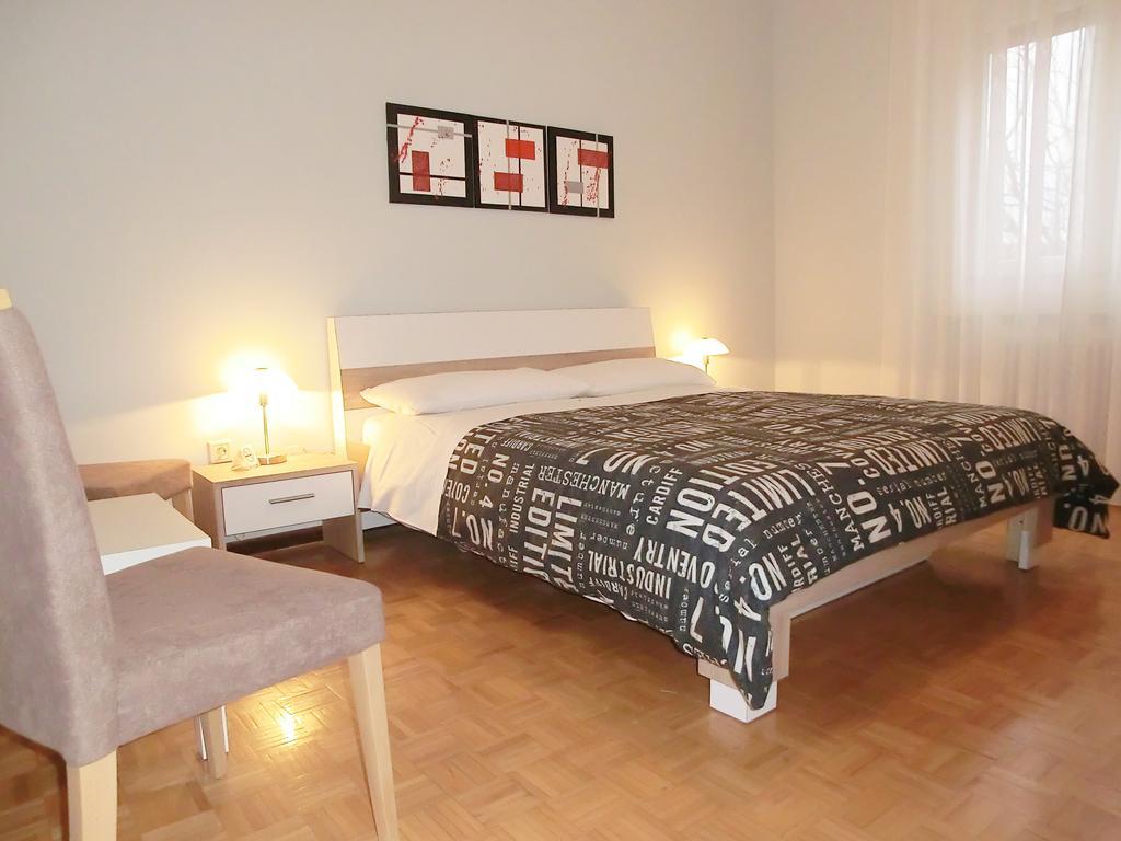 Apartamento Le Rose Trieste Habitación foto